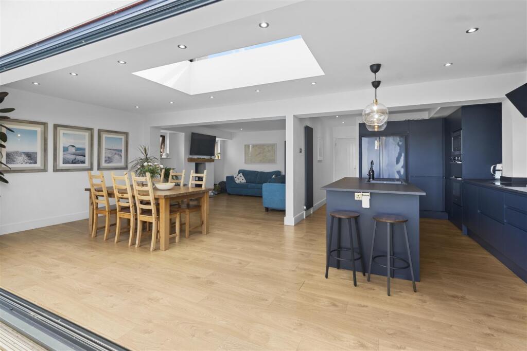 reception room #5.jpg