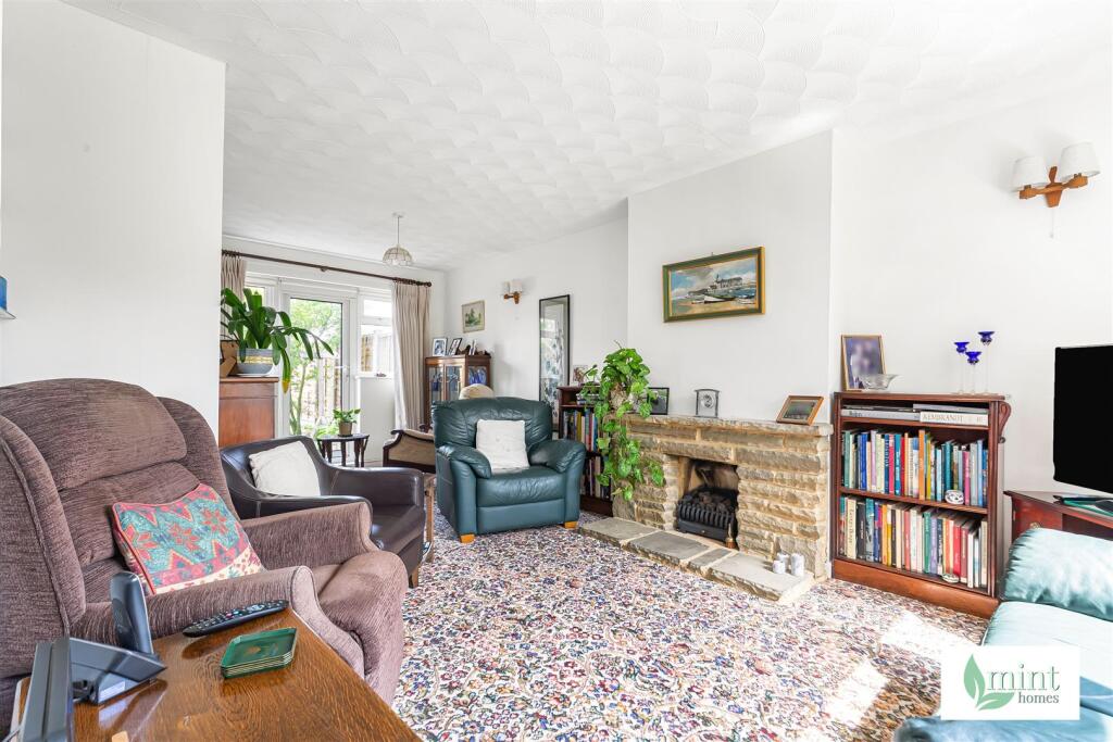 Mint_homes-3_engliff_lane-gu22__18_.JPG
