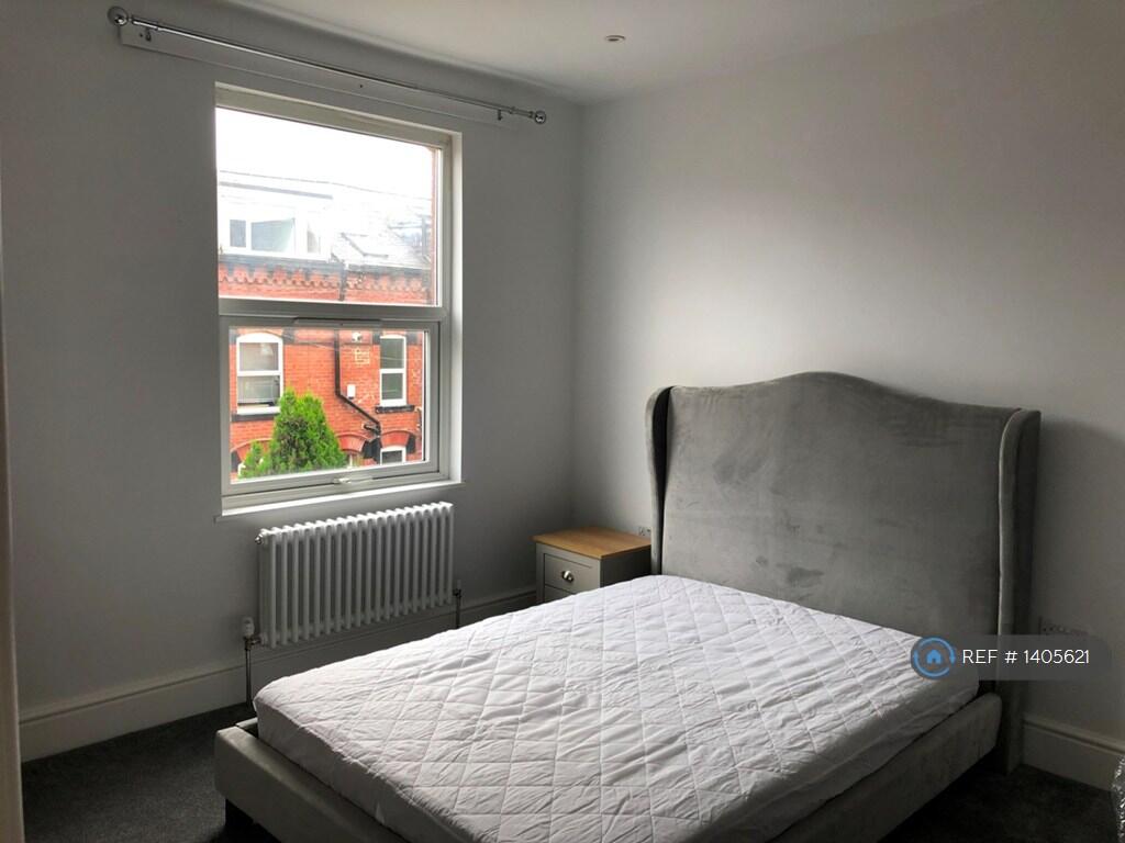 1st Floor Large Double Bedroom