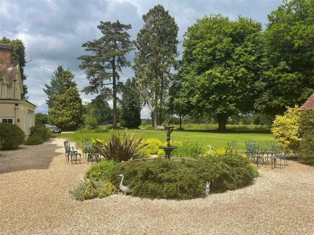 Communal grounds 1.jpg