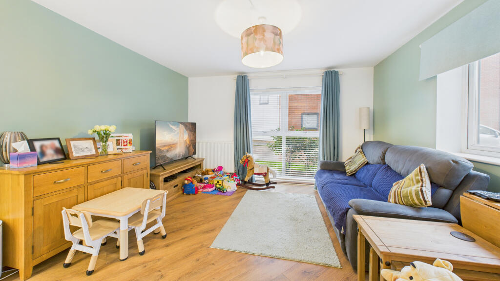 CAM04968G0-PR0076-STILL008