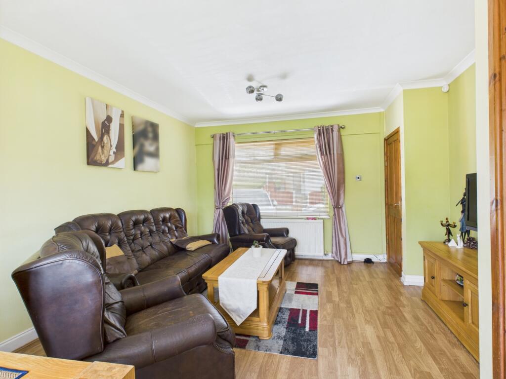 CAM03729G0-PR0085-STILL009