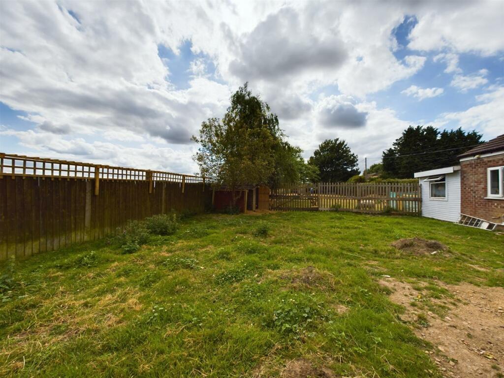 Rear Garden pic 2.jpg