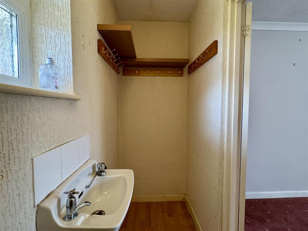 Ground Floor W.C. Cloakroom