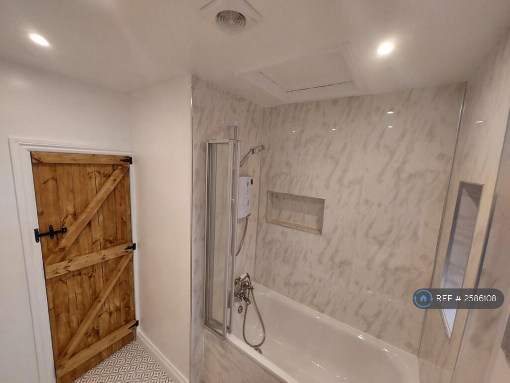 Bathroom (To Front)