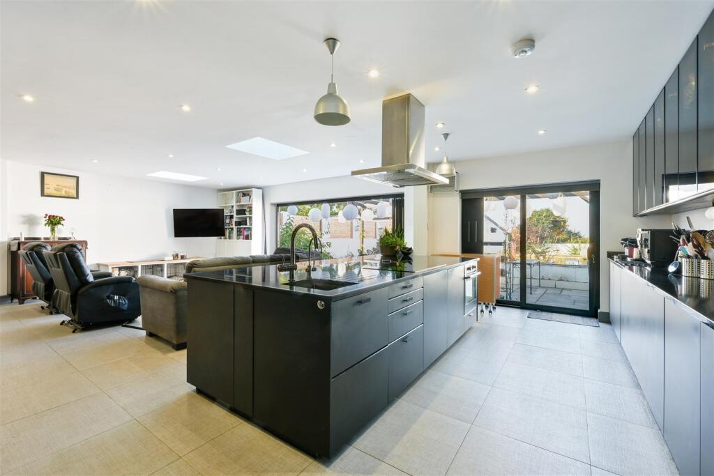 ASHCOMBE TERRACE, 12- (18).jpg