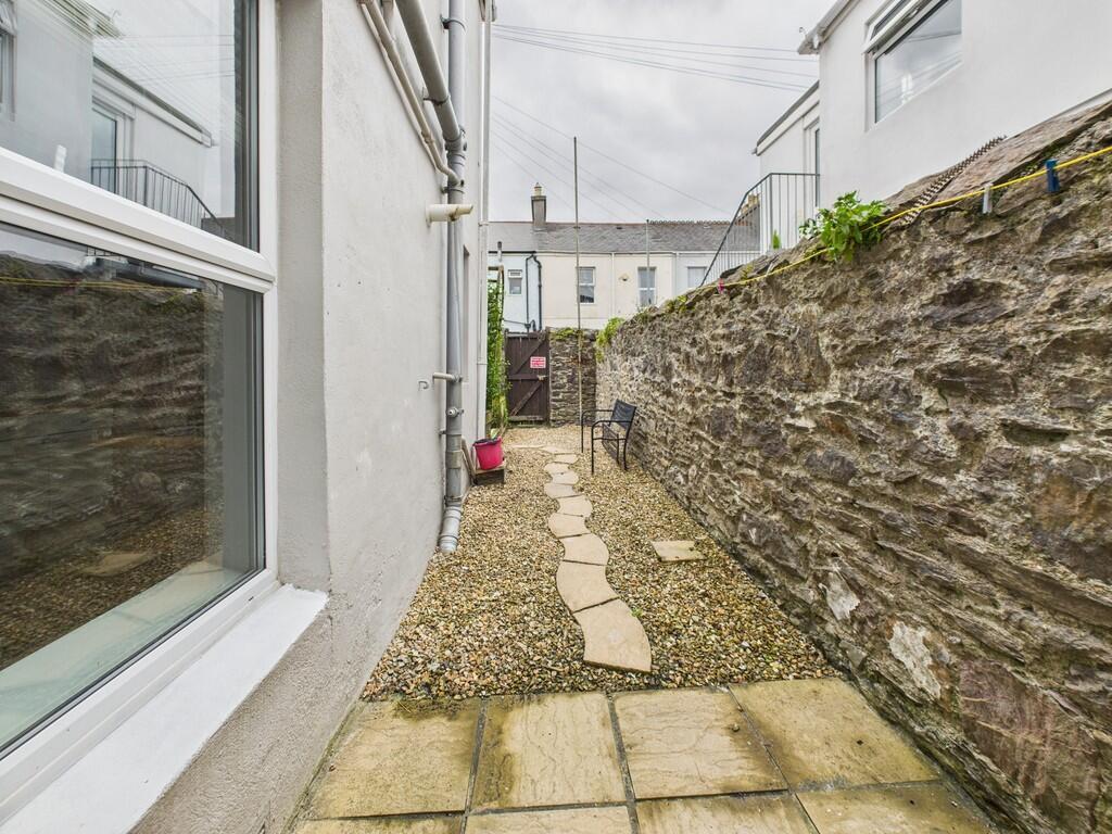 CAM03974G0-PR0202...