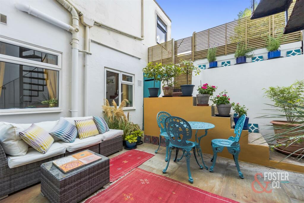 St Aubyns 22, Flat 2-14.JPG