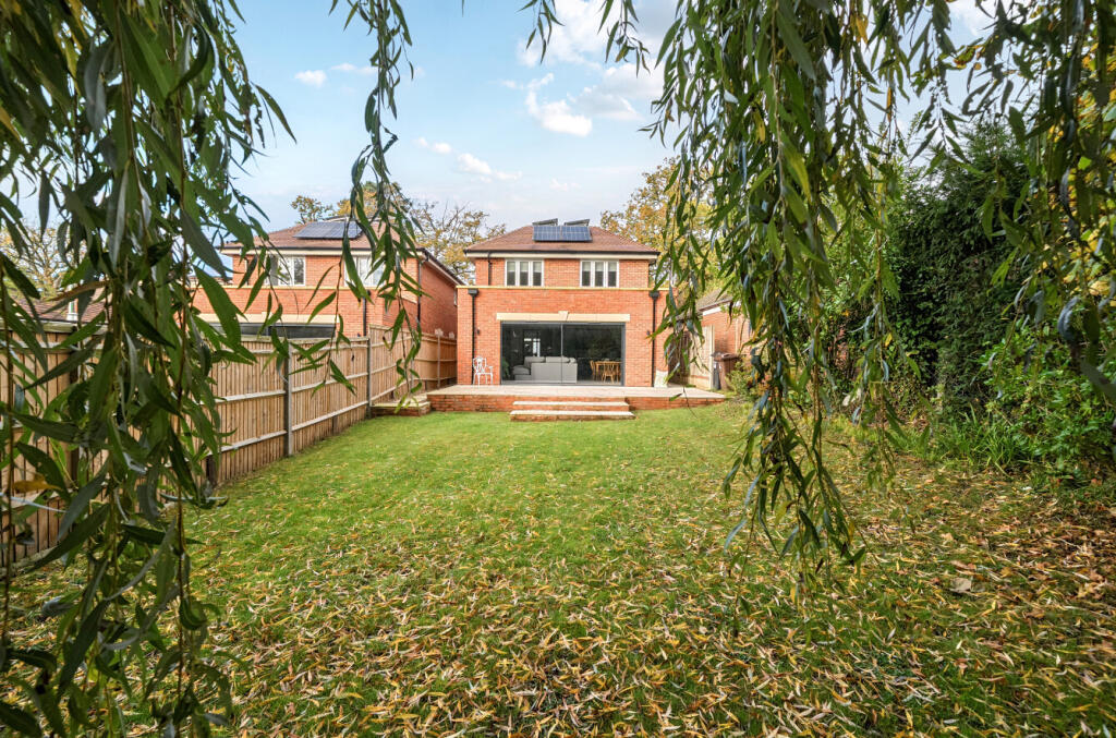 1371712-6-68f8a52...