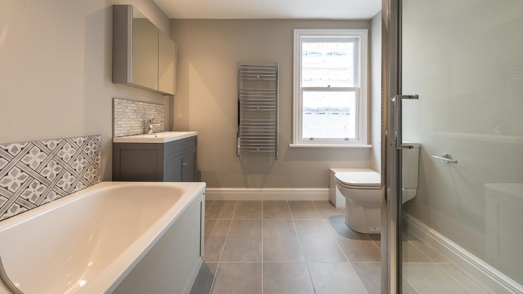 En-Suite Bathroom 