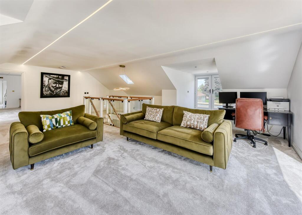 Meadow View-living4.jpg