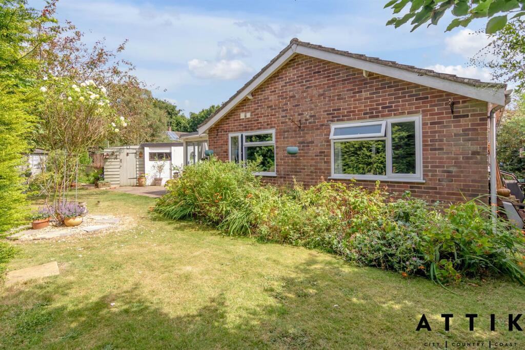 10 Valley Close, Holton IP19 8NF (26).jpg