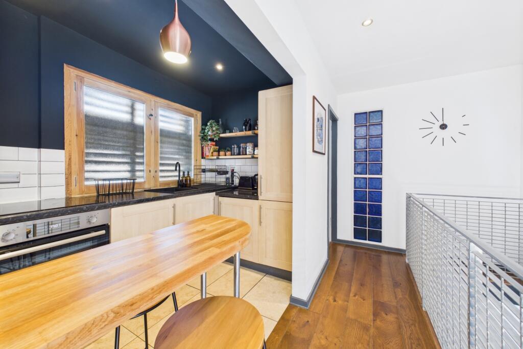 CAM03162G0-PR0282-STILL008