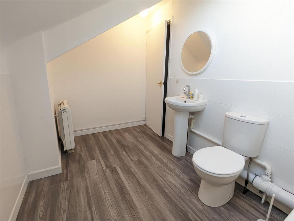 Bathroom. Flat 7 Charnwood House Wilton Road, SP2 