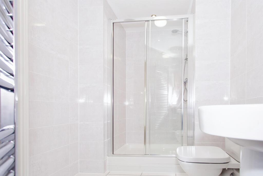 EN SUITE