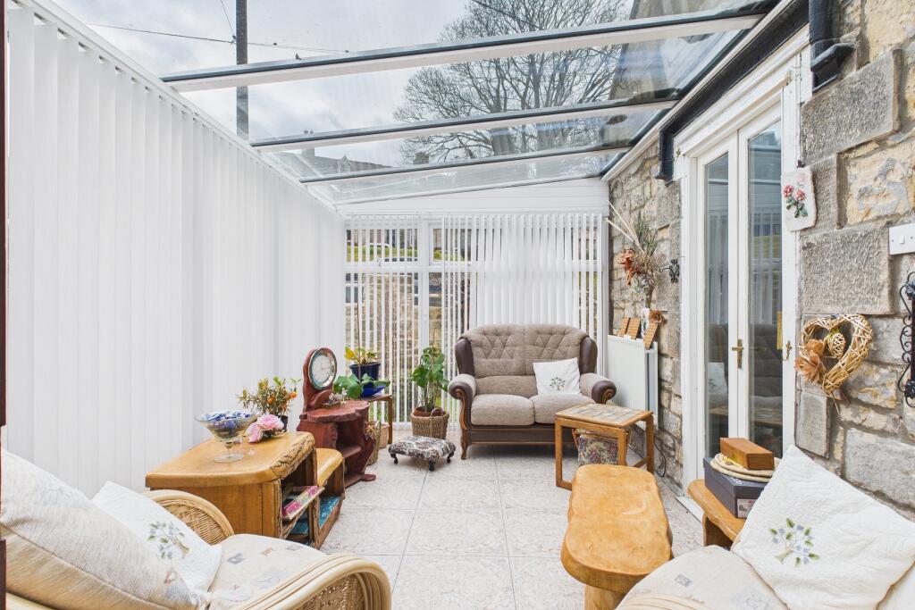 CAM04201G0-PR0068-STILL008