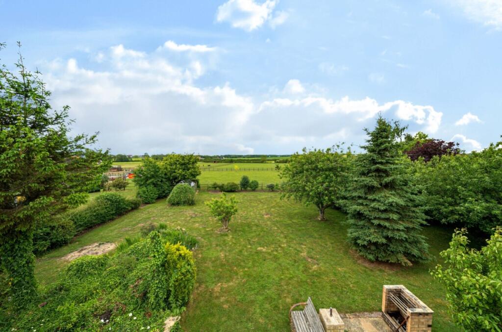 1299933-2-683a3ec0ef4d3