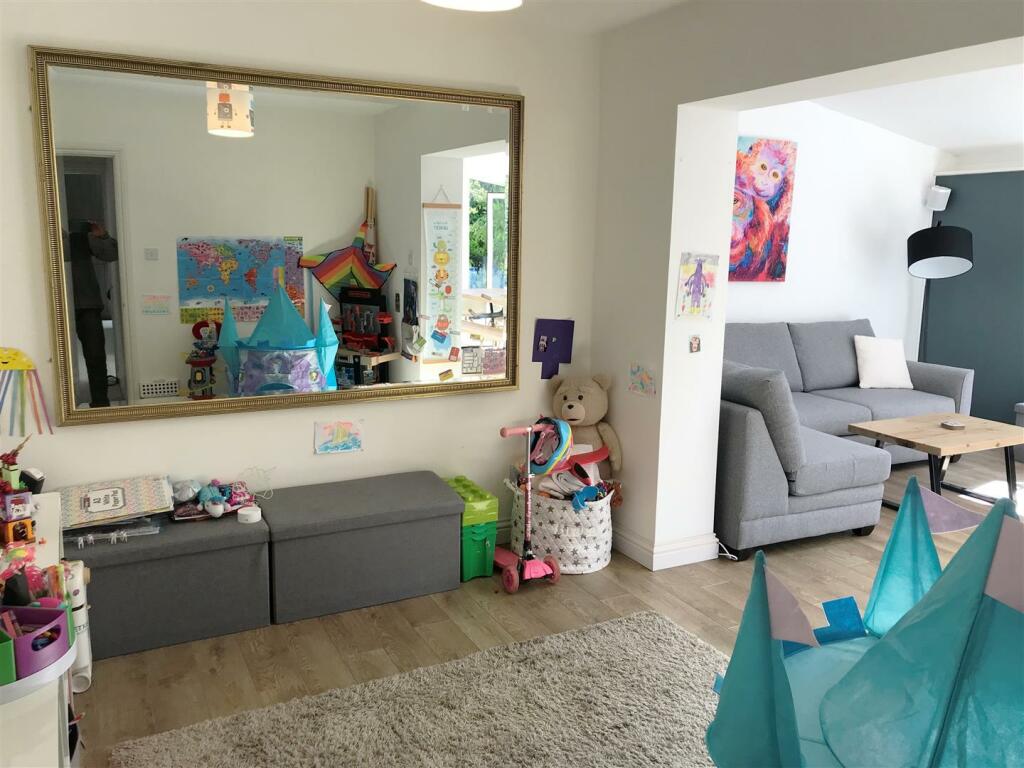 Play Room.JPG