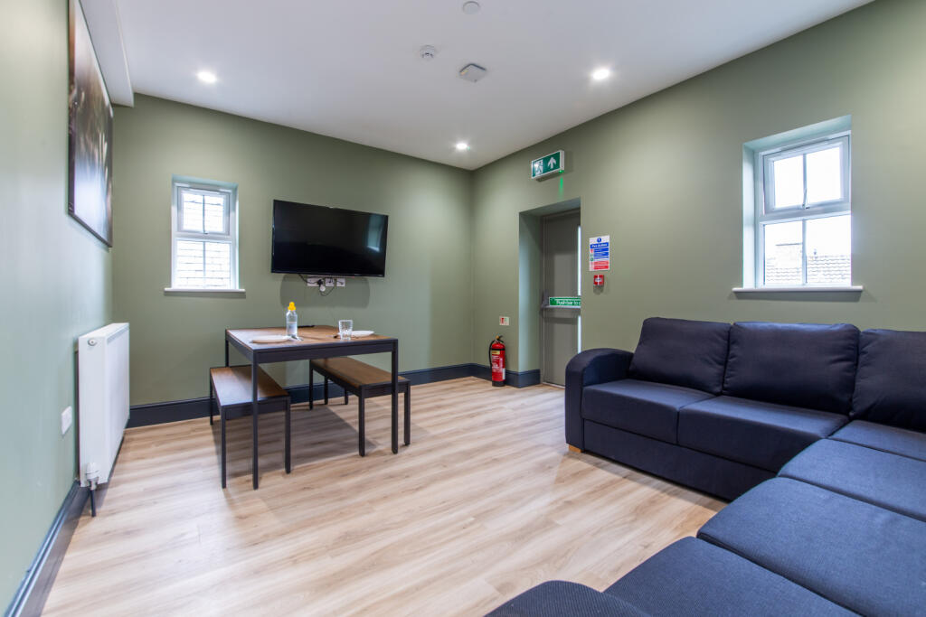 6 Bed Apartment