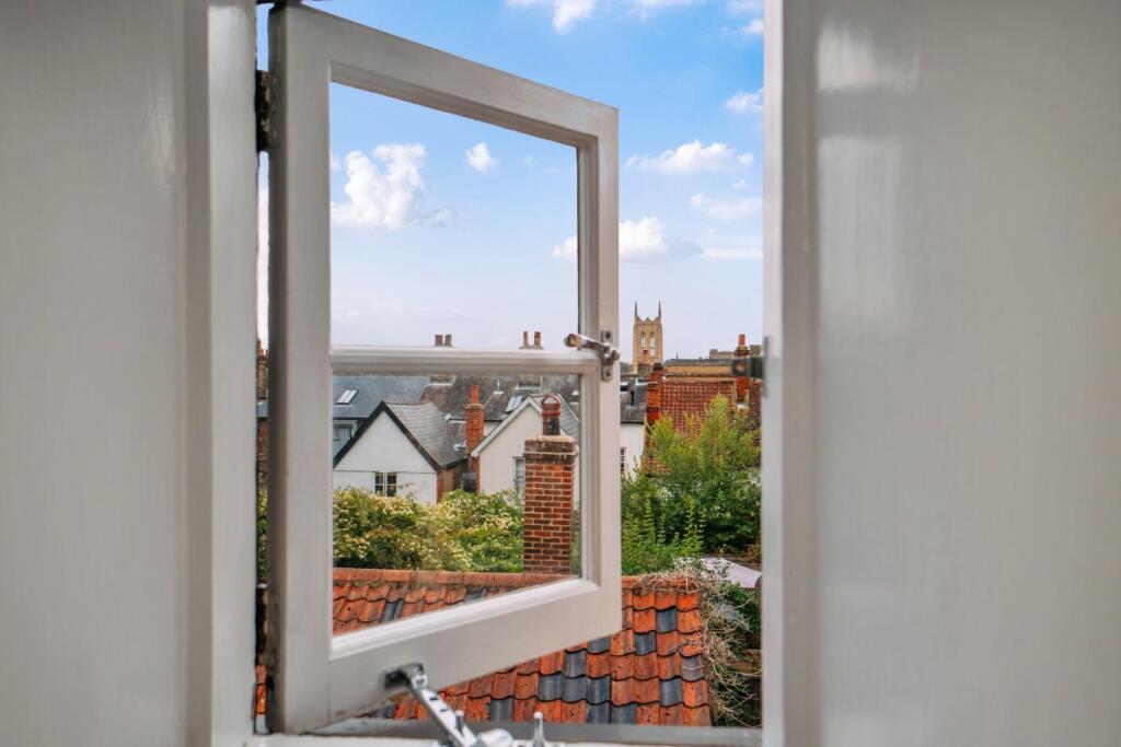 14 Guildhall Street [Room with a View] 01.jpg