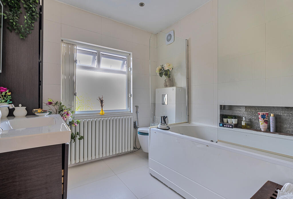 1310835-6-684af91...