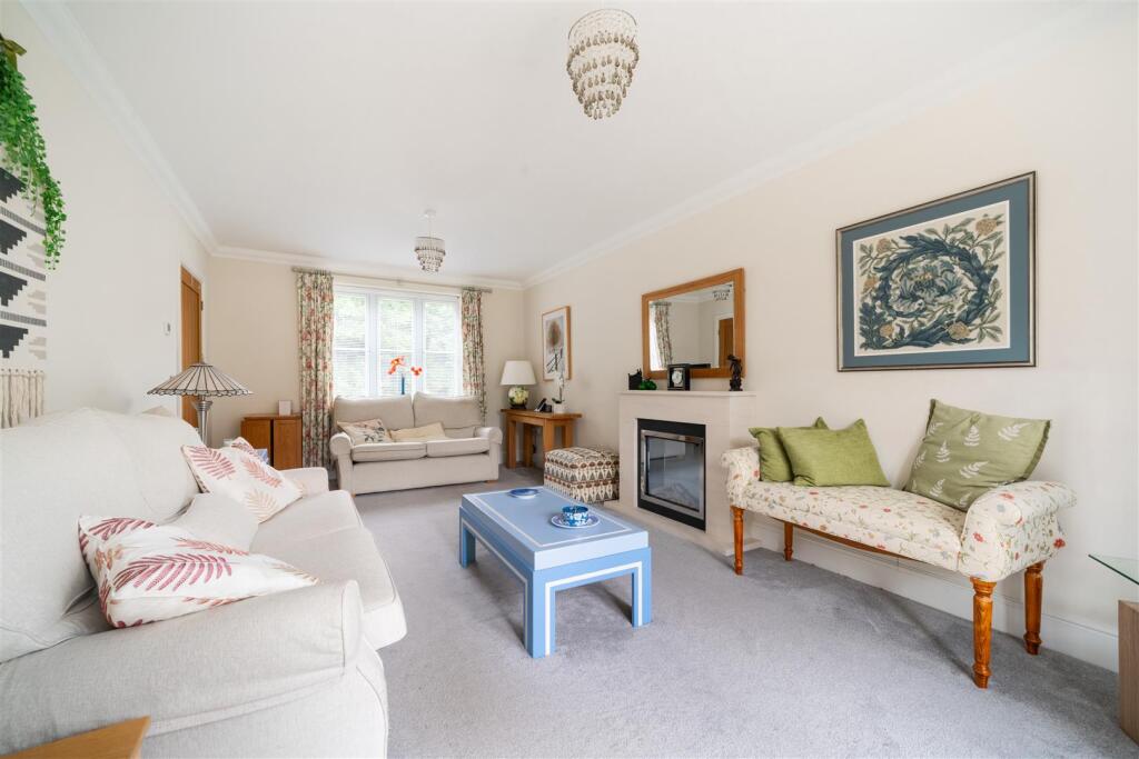 Living Room-2.jpg