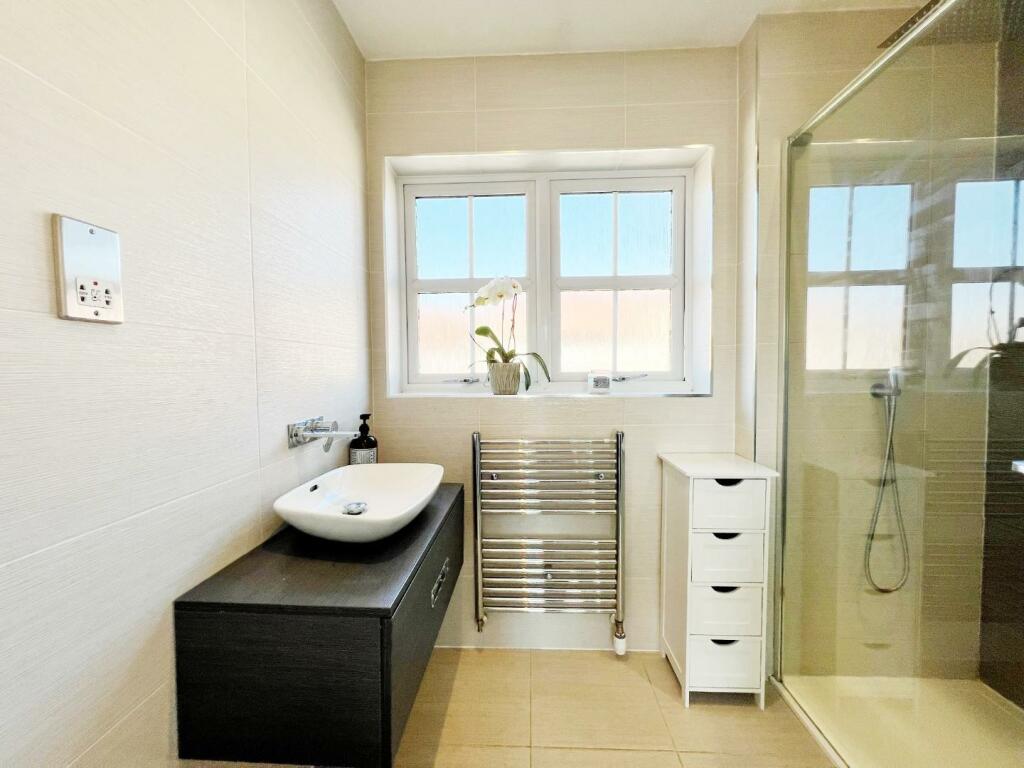 En Suite Shower Room.jpg