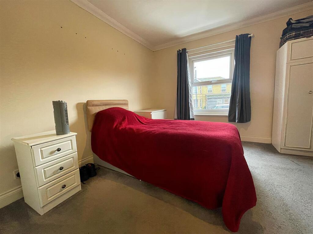 Bedroom 1.jpg