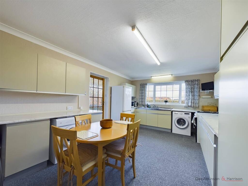 Kitchen/Dining Area