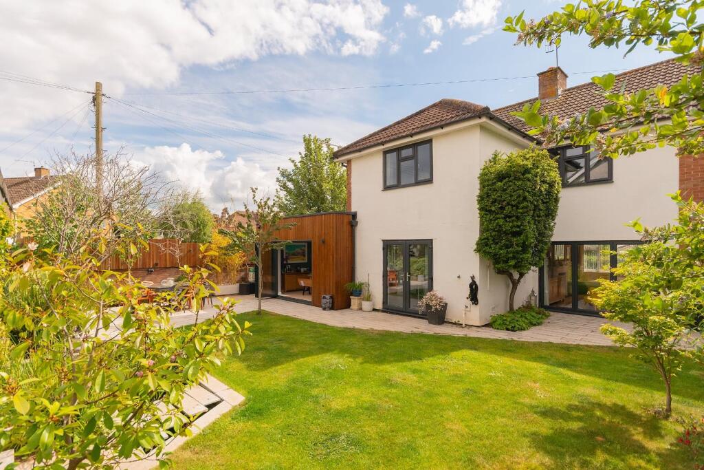 1D0LEIG - External J.jpg