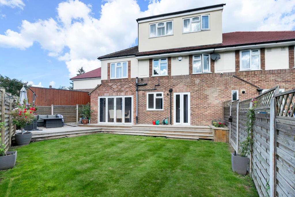 Garden towards house.jpg