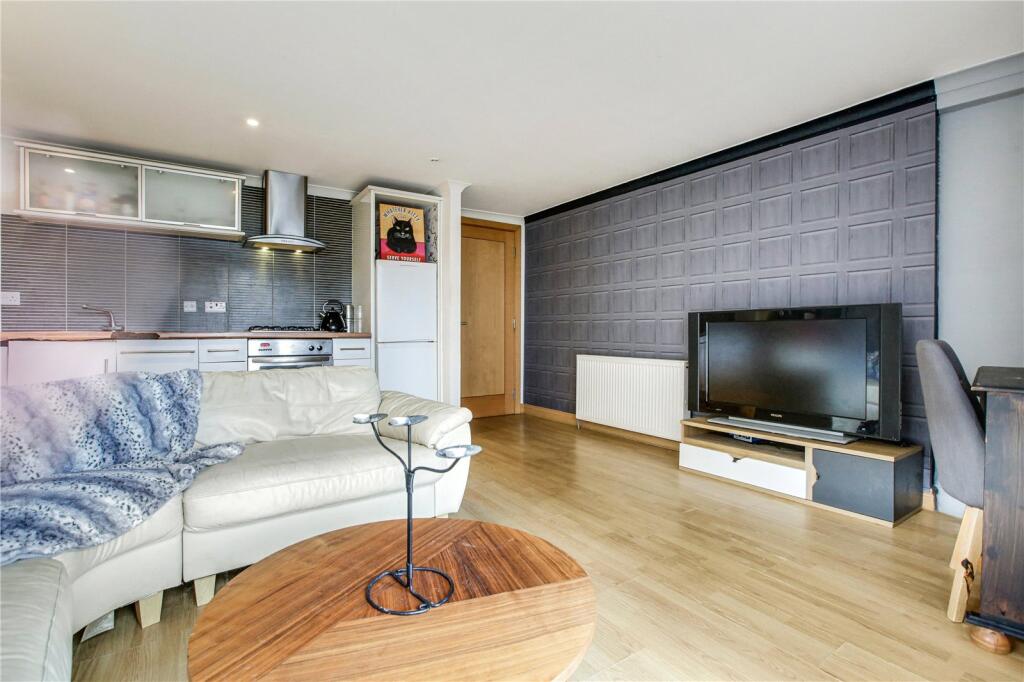 Lounge/Kitchen
