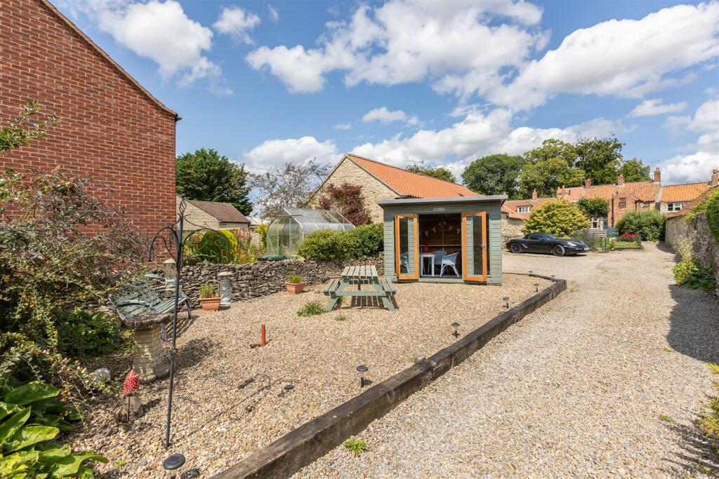 Kays Cottage External-16.jpg