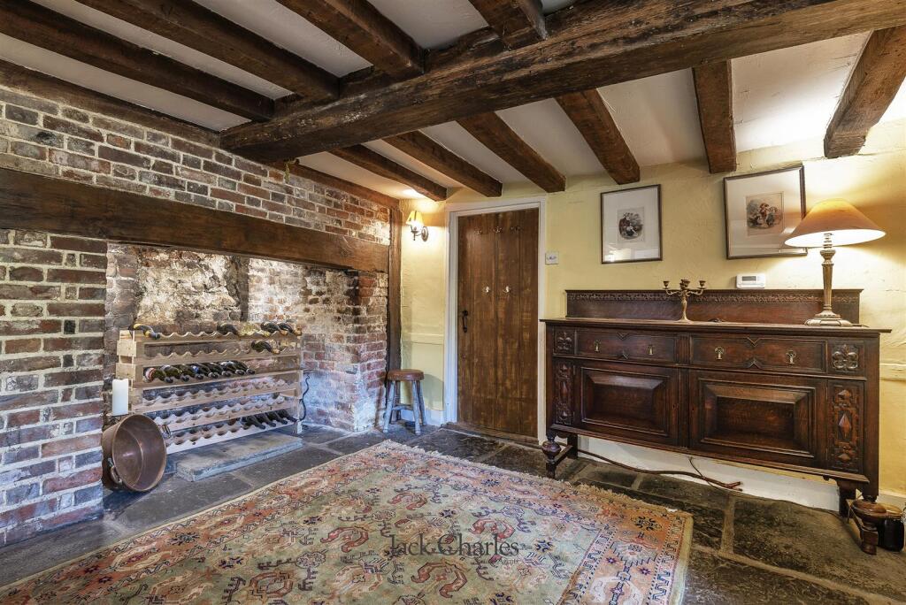 The Artichoke, Park Rd, TN11 9SR 009.jpg