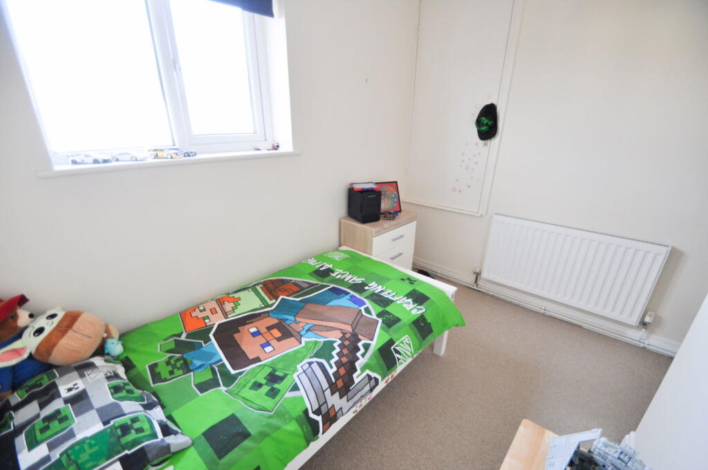 Cronton Avenue, Moreton