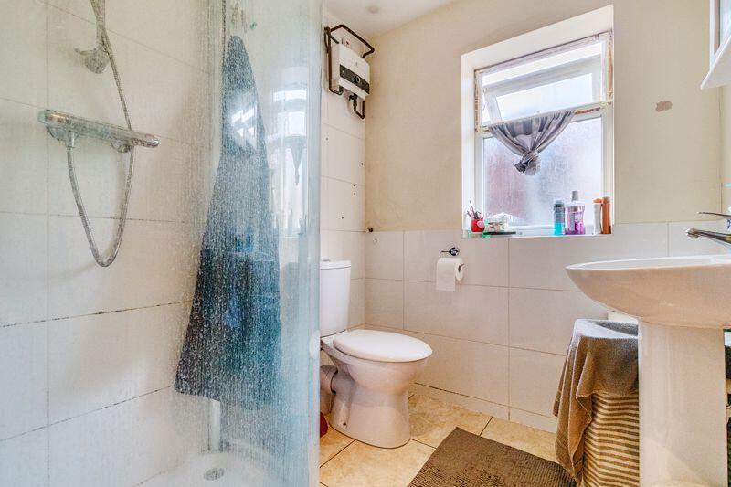 Shower Room (Annexe)