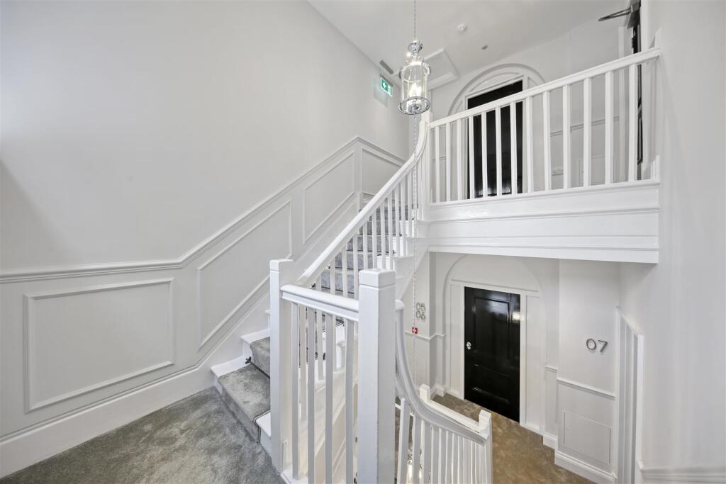 COMMUNAL STAIRS