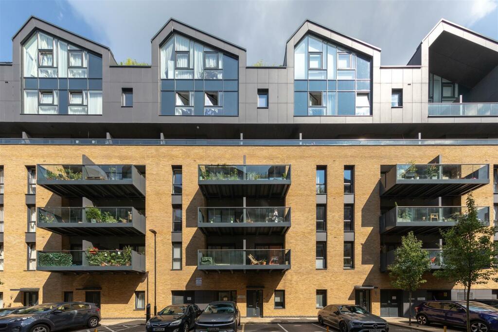 Hoffmans Road E17