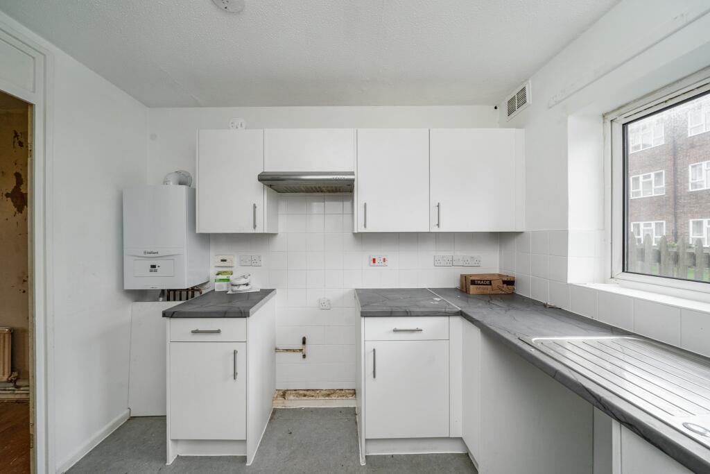 Flat 77 New Road, Datchet, Slough,SL3 9JA