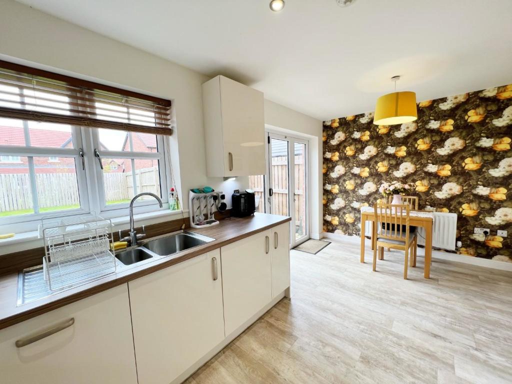 Kitchen Diner 4.jpg