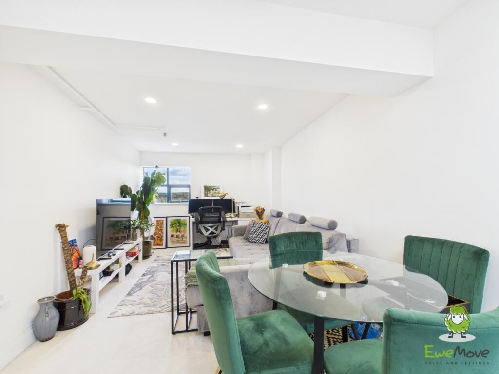 EweMove Basingstoke Estate Agents - Lilly Court - 