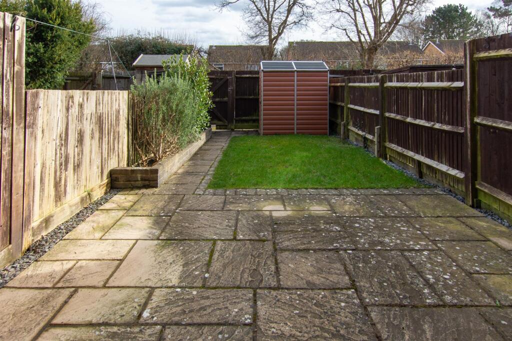 8 Lime Tree Grove - garden-2.jpg