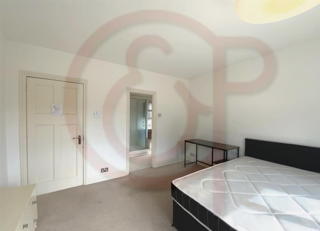 Master bedroom 2.jpg
