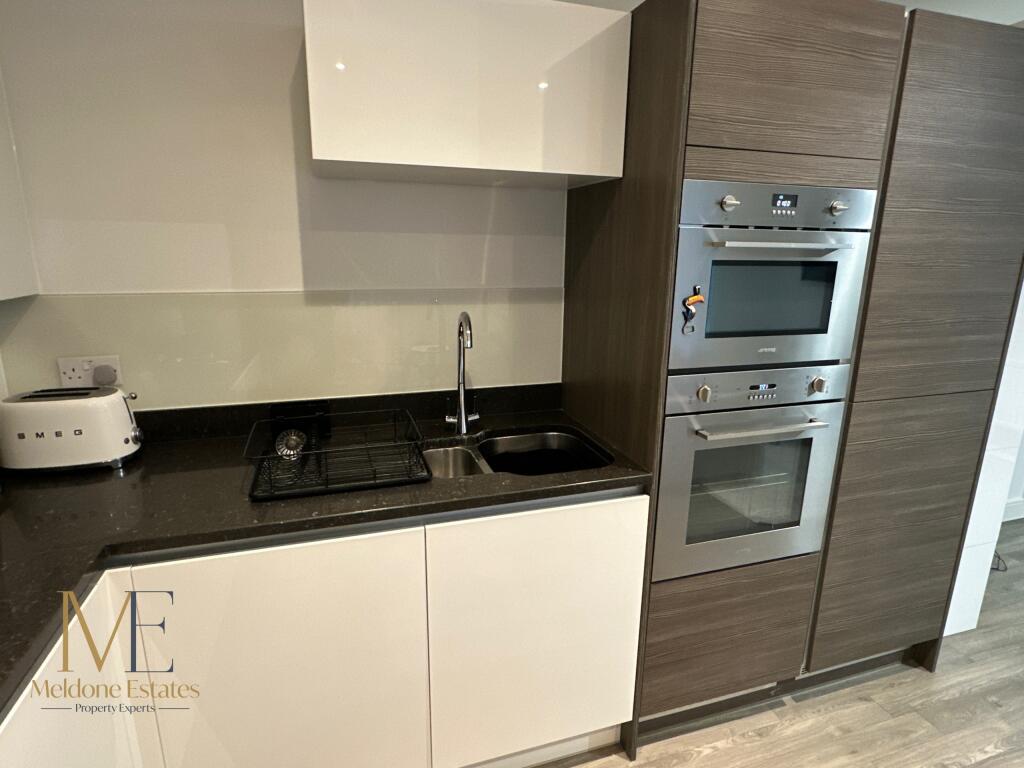 Kitchen_4.JPG