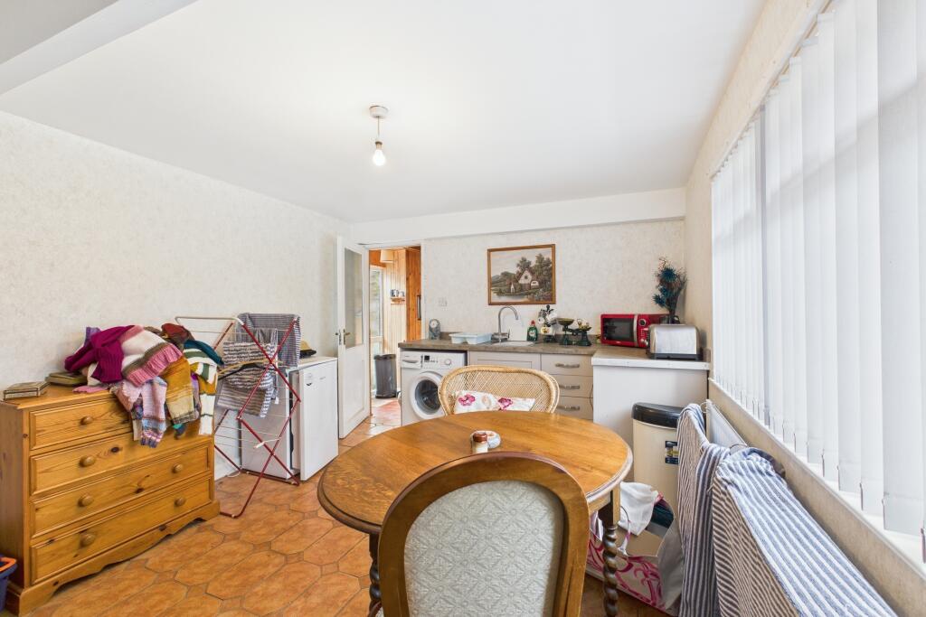 CAM04201G0-PR0068-STILL023