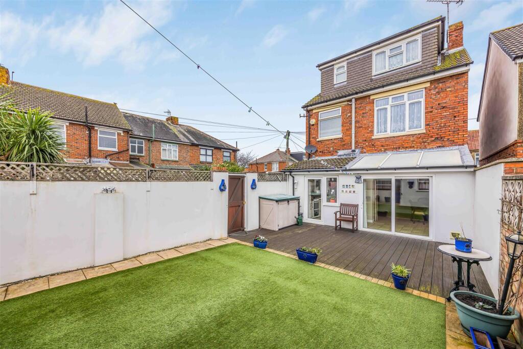 2A Wesley Grove, Copnor-Small-PorticoMarketing-Sol