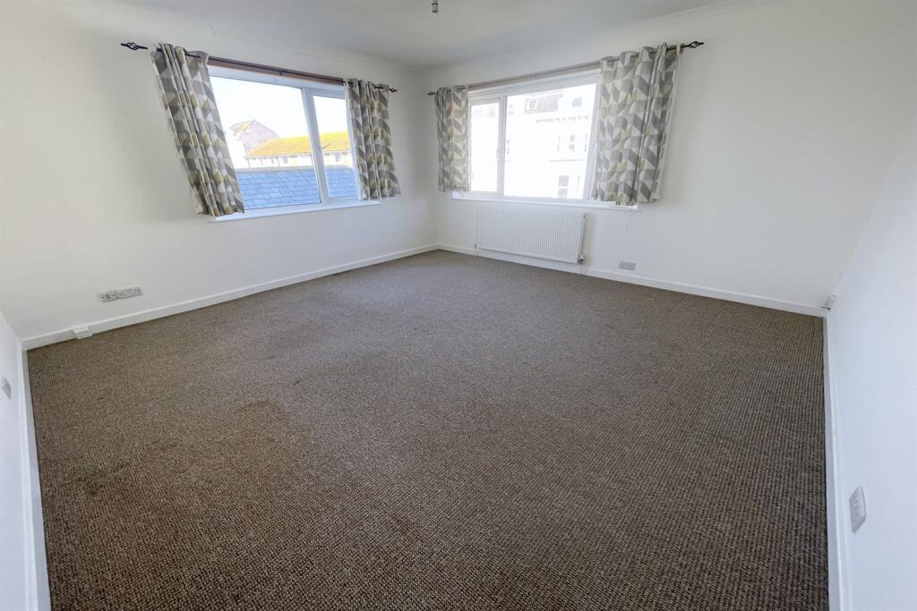 Large square lounge