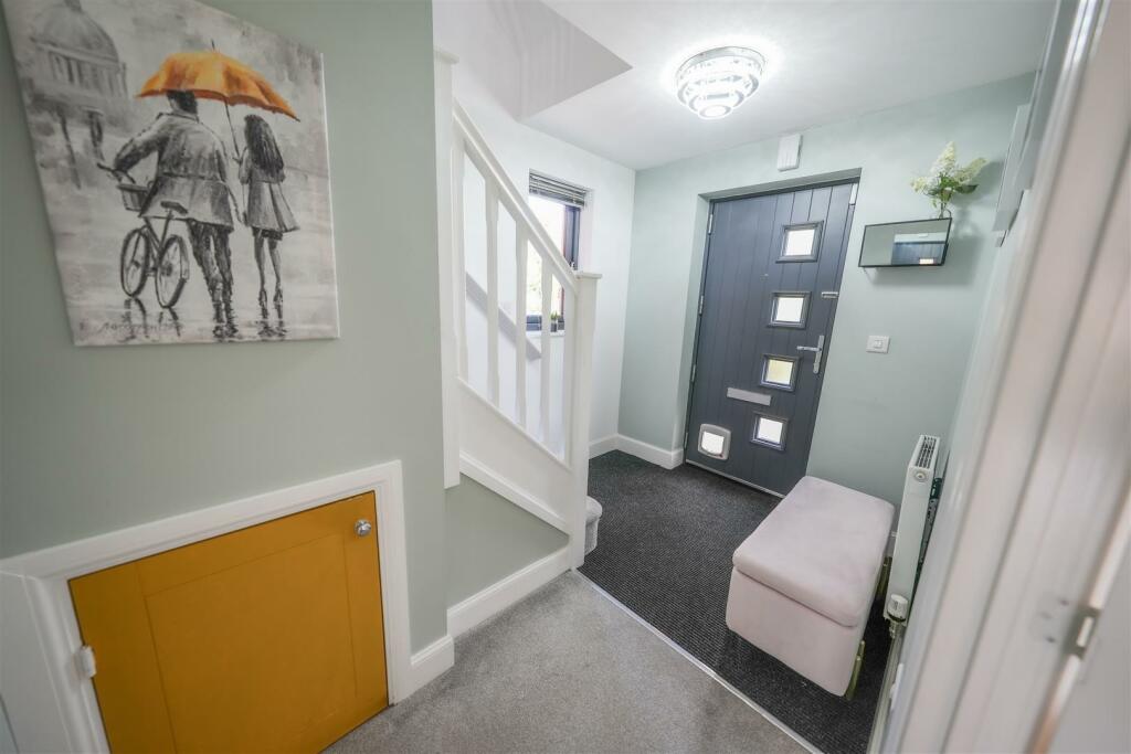 FRONT ENTRANCE HALLWAY