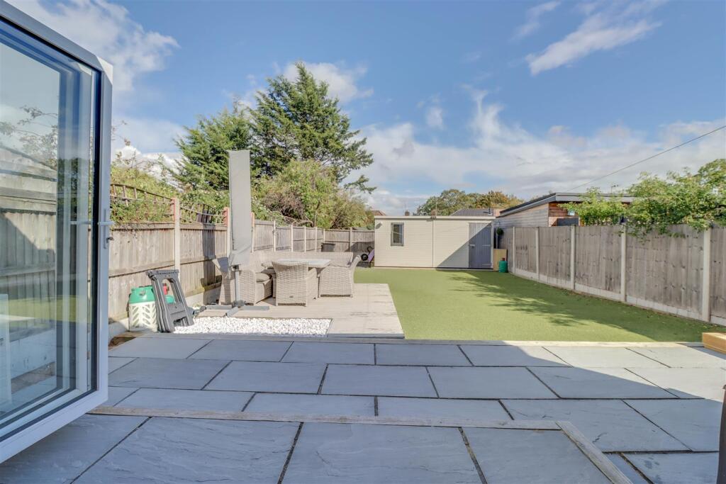 6 LILAC AVENUE INSIDE.jpg