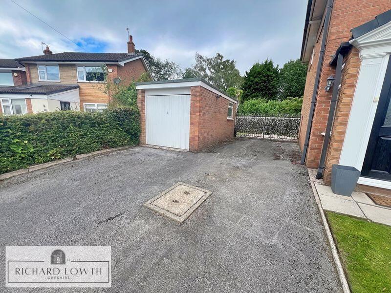 Garage/Driveway Parking